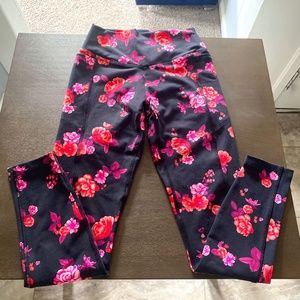 black and pick flower work out set
